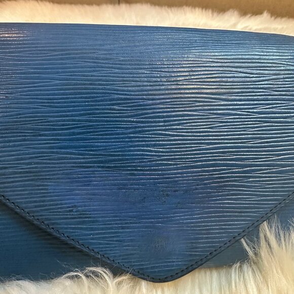 Authentic Louis Vuitton Epi Leather Arts-Deco Pochette Clutch - Picture 8 of 17